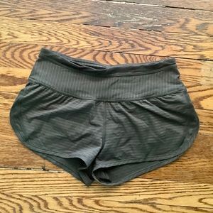 Lululemon Run For Days Short Deep Camo Size 2
